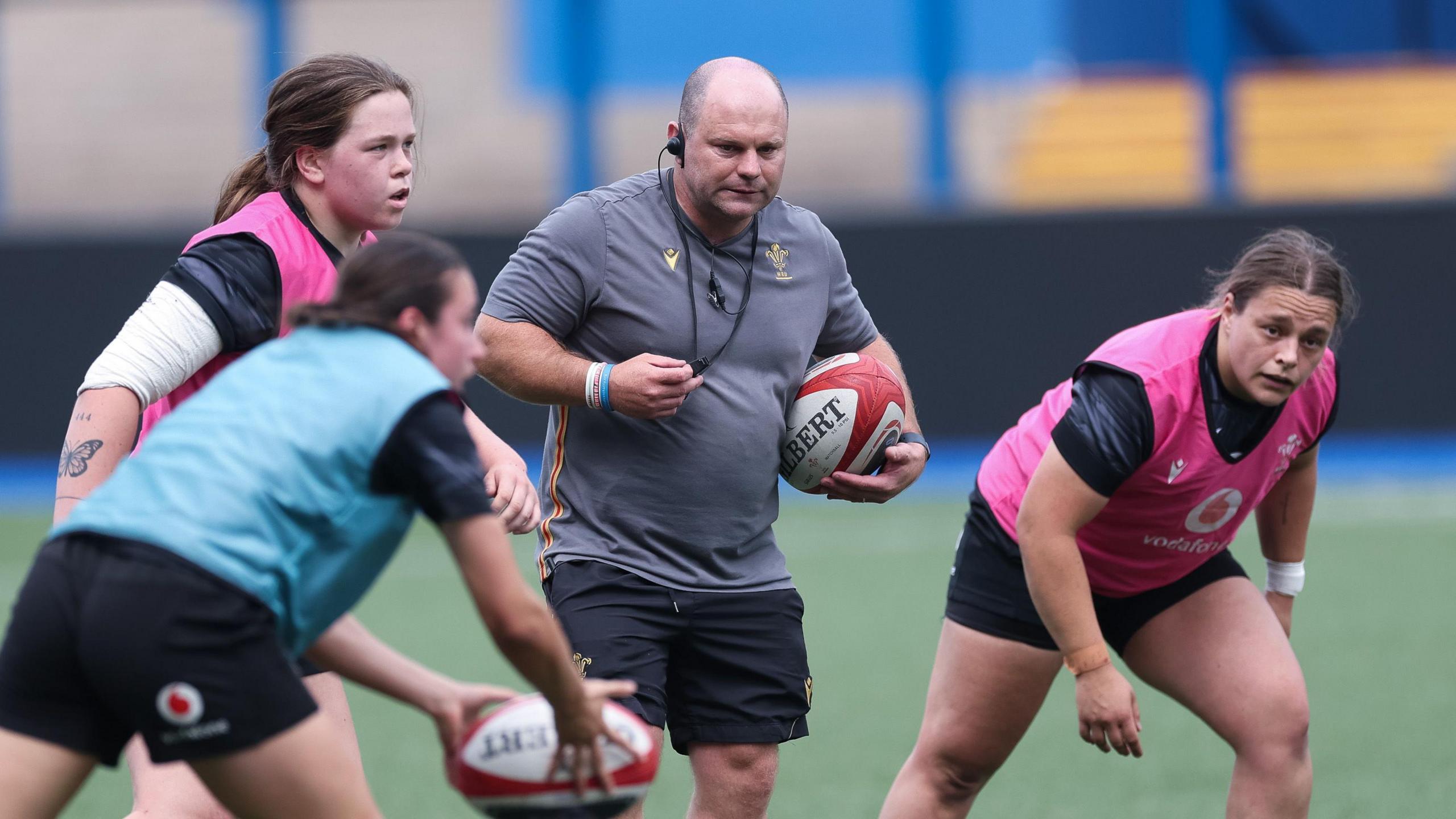 Sean Lynn in a training session with Maisie Davies and Jenni Scoble