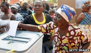 Angolan woman casts ballot in Luanda