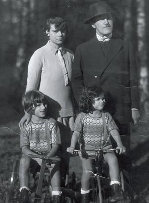 Julia, Alfred, Michael and Judith Kerr c1926