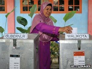 Woman votes at Aceh polling station, 2012