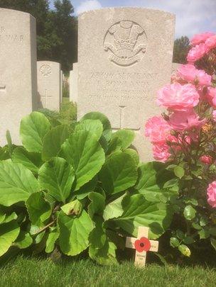 Fred Rowlands' grave