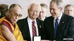 The Dalai Lama receives a congressional medal from President Bush