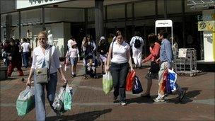 Shoppers in the sun