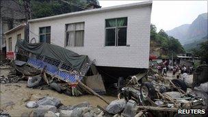 Damaged vehicles and buildings in Xiaohe, Yunnan, on 14 July 2010