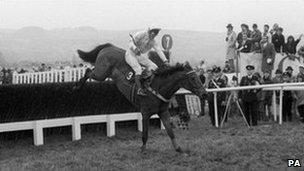 Richard Dunwoody riding Charter Party in the 1988 Cheltenham Gold Cup