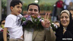 Shahram Amiri is greeted by his family at Tehran's airport (15 July 2010)