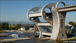 The Falkirk Wheel, photo courtesy of Milan Chudjak