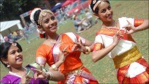 Mela festival dancers