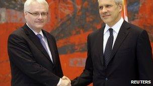 Ivo Josipovic (left) shakes hands with Boris Tadic in Belgrade, 18 July