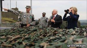 US Secretary of State Hillary Clinton and US Defence Secretary Robert Gates at the border between North and South Korea (21 July 2010)