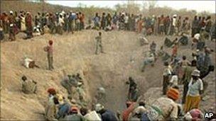 Diamond miners in Zimbabwe