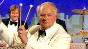 Patrick Moore plays the xylophone