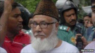 Police arrest Moulana Motiur Rahman Nizami (C), chief of Jamaat-e-Islami, in Dhaka on 29 June 2010