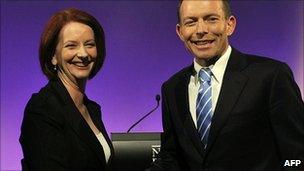 Australian PM Julia Gillard and Opposition leader Tony Abbott shake hands at the Leaders' Debate in Canberra (25 July 2010)