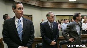 Warren Jeffs (l) at his rape trial in 2007 with his defence team