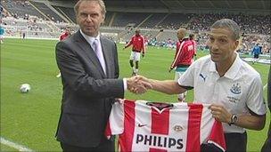 Stan Valckx presenting United manager Chris Hughton with Valckx's shirt