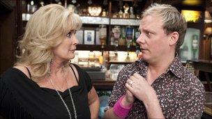 Liz and Sean in Coronation Street