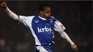 Gillingham player in Kent Reliance-sponsored kit