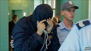 Alleged Israeli spy Uri Brodsky arrives at Warsaw appeal court, 5 Aug 10