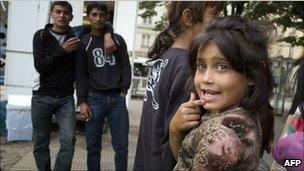 Roma children in Saint-Etienne after police cleared their camp in the city (6 August 2010)