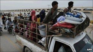 Pakistan flood survivors in Sukkur on 10 August 2010