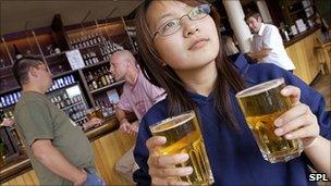 A women with a couple of pints