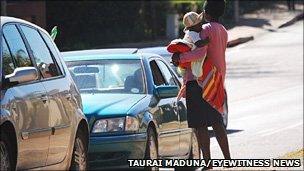 A woman begging with a child on the streets of Johannesburg (Photo credit: Taurai Maduna/Eyewitness News)