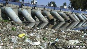 Waste dredged from the water system in Mexico City (file)