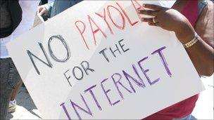 sign saying no payola for the internet