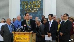 Rabbi Jonathon Klein speaks in favour of the mosque