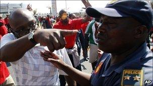 Striker confronts police officer (Photo: Aug 19)