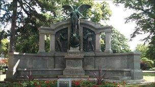 Titanic Engineer's Memorial in Above Bar Street