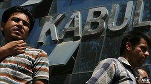 Men queue outside Kabul Bank