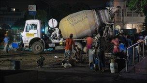 Delhi construction workers working at night