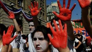 Chilean students march against anti-terror laws in Santiago, 08/09/10