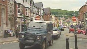 Traffic in the centre of Newtown