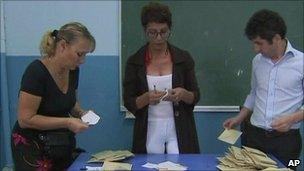 Counting, Istanbul polling station - 12 September 2010