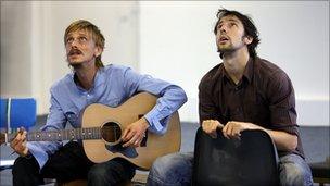 Mackenzie Crook & Ralf Little (Photo: Simon Annand)