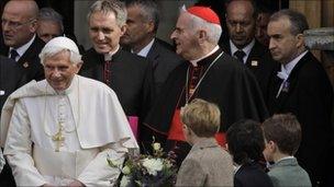 Pope Benedict arrives in Edinburgh