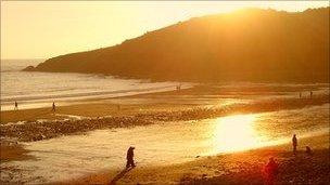 Langland beach. Photo by SimonSwansea66 on Flickr. http://www.flickr.com/photos/90563919@N00/493808029/sizes/l/in/photostream/