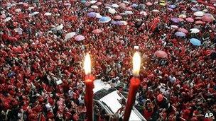 Red-shirt protesters march through Bangkok. 19 Sept 2010