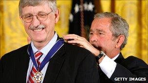 Francis Collins receives Presidential Medal of Freedom from George Bush