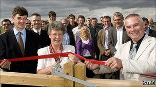 Dame Jocelyn Bell Burnell (C), Derek McKay-Bukowski (L), and John Womersley, STFC (R)