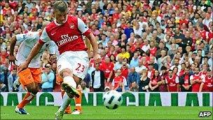 Arsenal's Andrey Arshavin scores against Blackpool