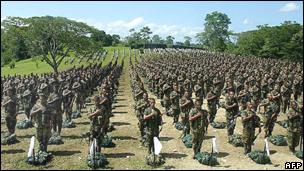 Members of the AUC paramilitary form ranks for a demobilisation ceremony - 10 December 2004