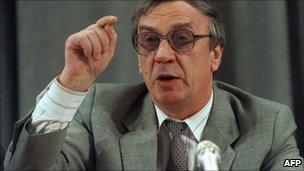 Gennady Yanayev announces the coup at a press conference (19 August 1991)