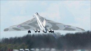 Vulcan XH558