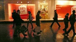 Evening shoppers on a London street