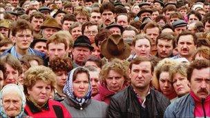 Crowds opposed to Gorbachev's reforms in Minsk, 1991