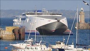 Condor Vitesse enters St Peter Port